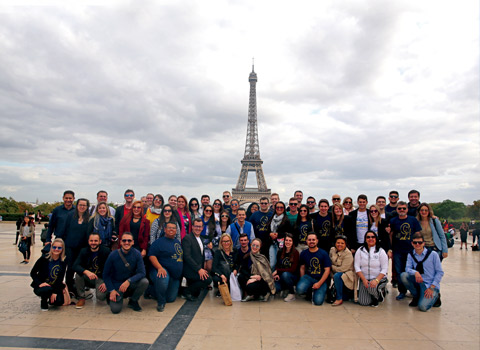 Alunos e professores realizam viagem internacional em comemoração dos 10 anos da AMF, em Paris!