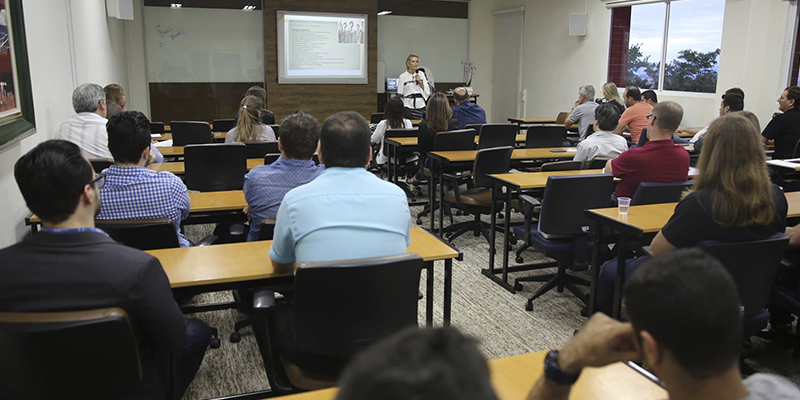 Palestra sobre Reforma Trabalhista e implicações para os negócios