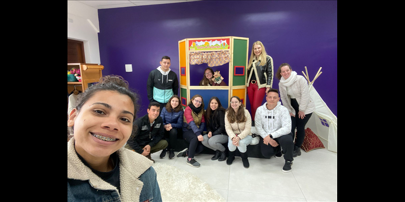 Aula interativa e integrativa de Administração no Laboratório de Aprendizagem e na Brinquedoteca do curso de Pedagogia