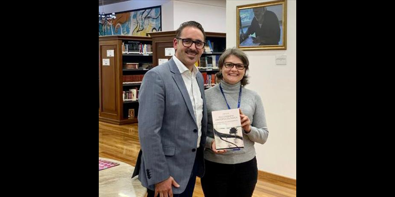 Doação de livro a Biblioteca Humanitas 