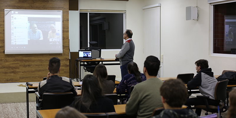 Empresa norte-americana All Brazilian realiza videoconferência com alunos de Administração