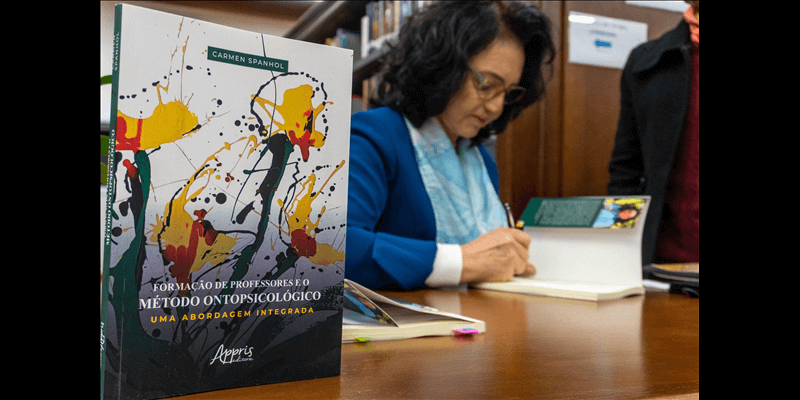 Lançamento de livro autoral de Professora AMF!