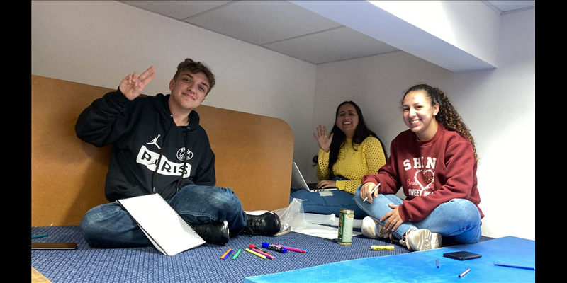 Aula especial no Laboratório de Aprendizagem e na Binquedoteca do curso de Pedagogia