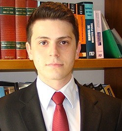 Adriano Farias Puerari
